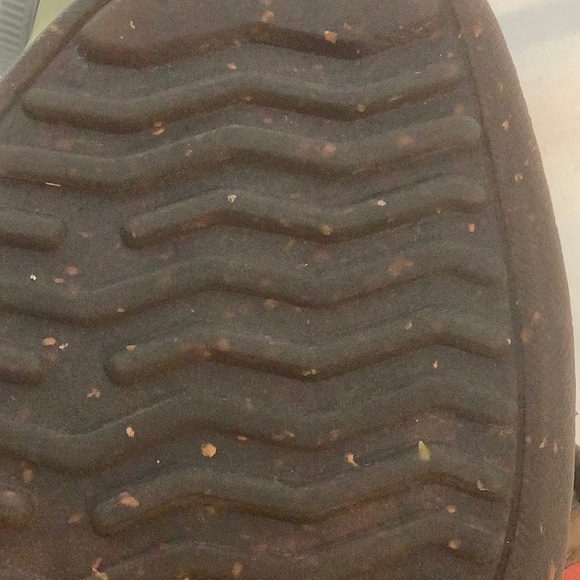 UGG “Matala” Sheepskin lined sandals in brown leather and coral suede.  Sz 8 - Picture 8 of 8